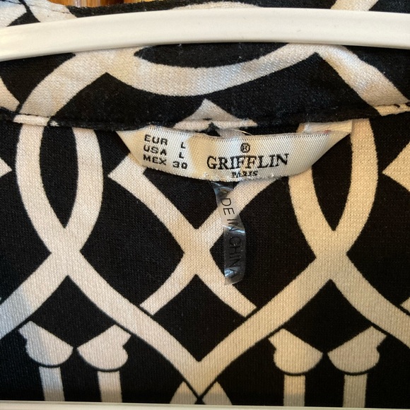 COPY - GRIFFLIN Dress blouse, gold-tone chain accent at the neckline. Roll tab … - Picture 9 of 10